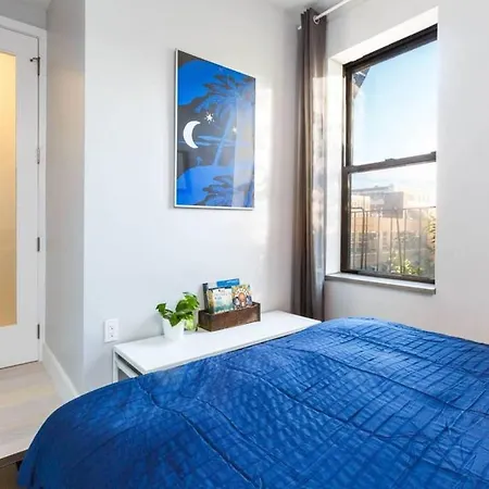 Apartment Fresh, Modern East Village Condo! 3br, 2ba Sleeps Many #groups #subway New York