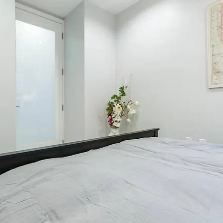 Fresh, Modern East Village Condo! 3br, 2ba Sleeps Many #groups #subway Apartment *