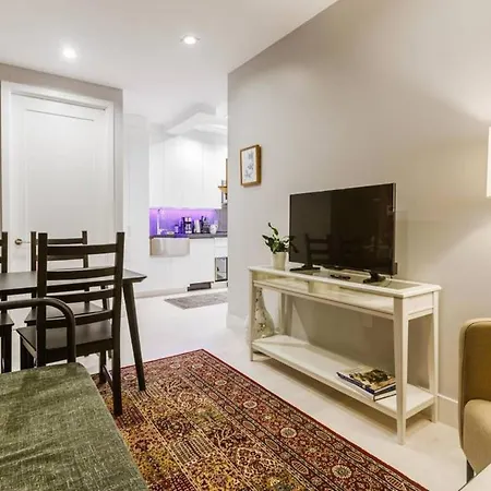 Fresh, Modern East Village Condo! 3br, 2ba Sleeps Many #groups #subway New York