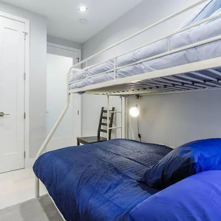 Fresh, Modern East Village Condo! 3br, 2ba Sleeps Many #groups #subway