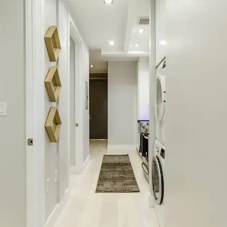 Fresh, Modern East Village Condo! 3br, 2ba Sleeps Many #groups #subway Apartment *