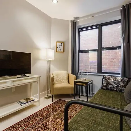 Fresh, Modern East Village Condo! 3br, 2ba Sleeps Many #groups #subway