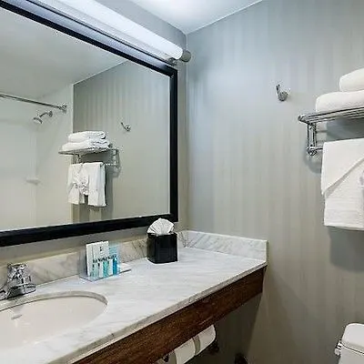 Hampton By Hilton Seaport 2*