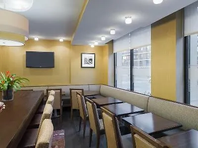 Hampton By Hilton Seaport 2*