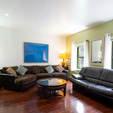 Midtown East Deluxe 2 Bedroom Apartment New York