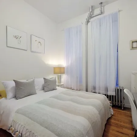 Gramercy Park Modern One Bedroom For 2 People *