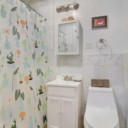 Cozy, Bright, 2bed/1bath: Prime East Village Apartment *
