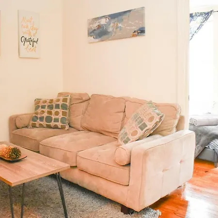 2nd Avenue 2 Apartment *