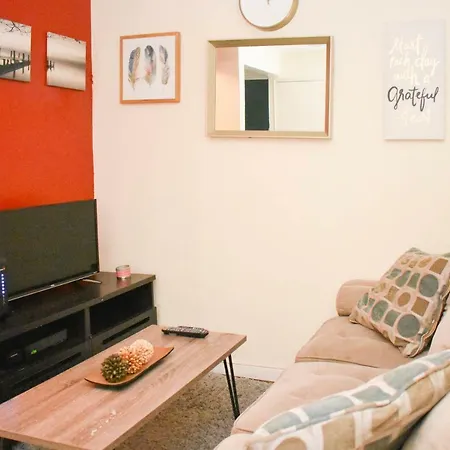 2nd Avenue 2 Apartment *