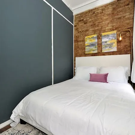 Nomad 2 Bedrooms Accomadates 5 *