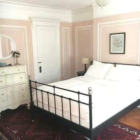 Lefferts Manor Guest house