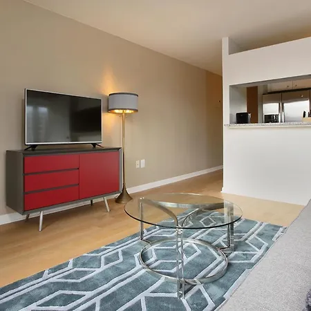 Upper East Side Apartment *