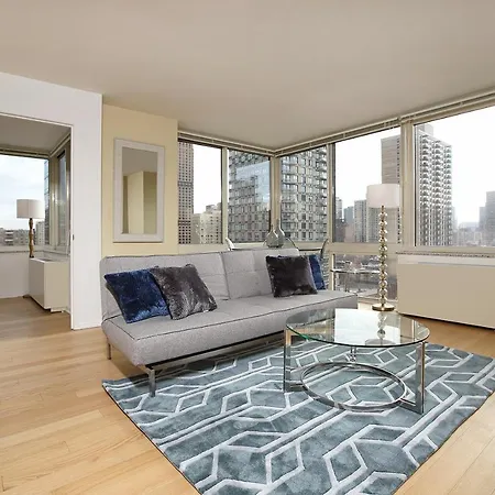 Upper East Side Apartment *