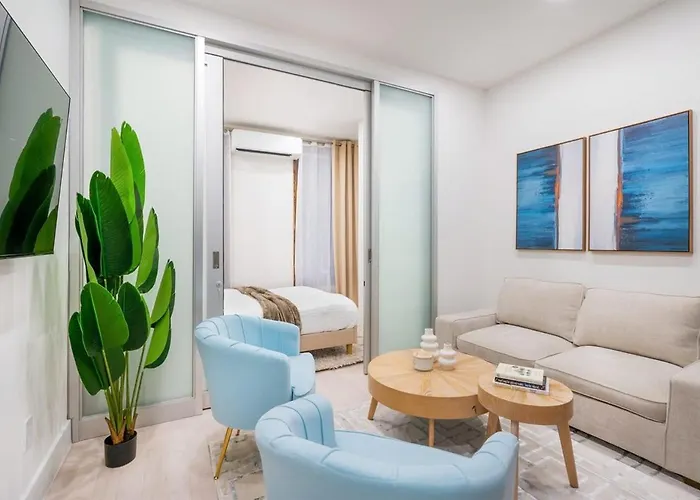 317-2A Sleek Modern 1Br Ues W&D