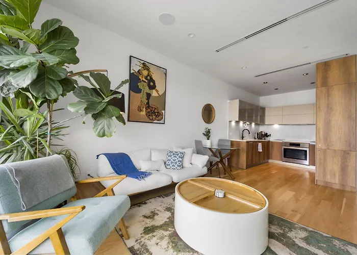 Sunny Oasis With Wd I Central Air I Desk I Free Park