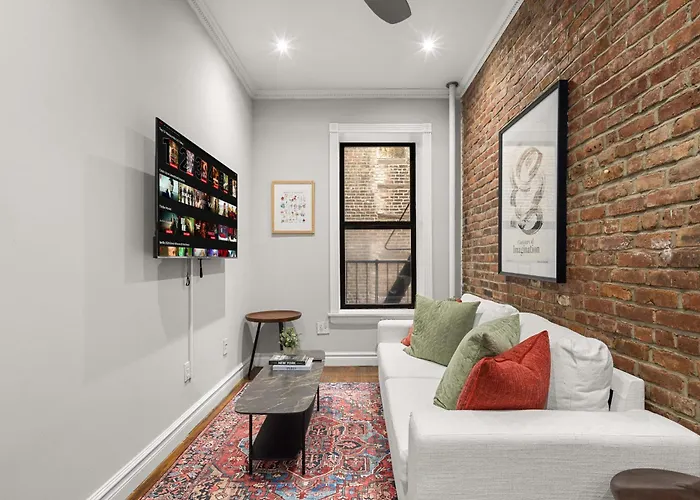 Stylish Escape Modern 2Br Condo On Prince Street