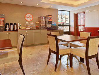 Hotel Howard Johnson Queens Village 2*