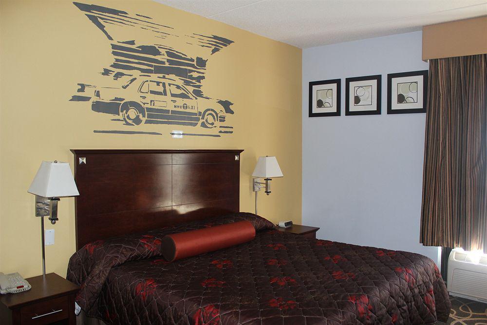 Howard Johnson Queens Village Hotel 2*