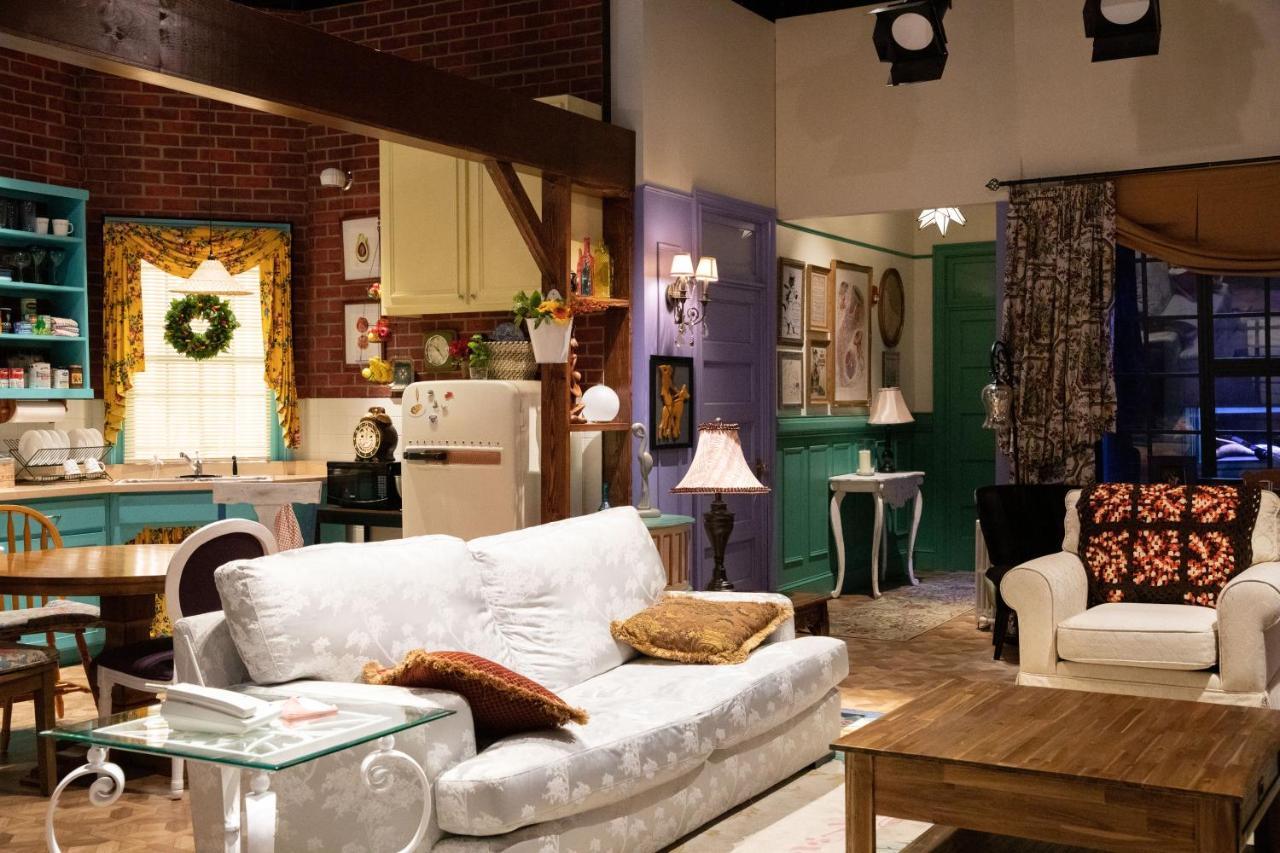 The Ultimate Sleepover At The Friends Experience Hotel *