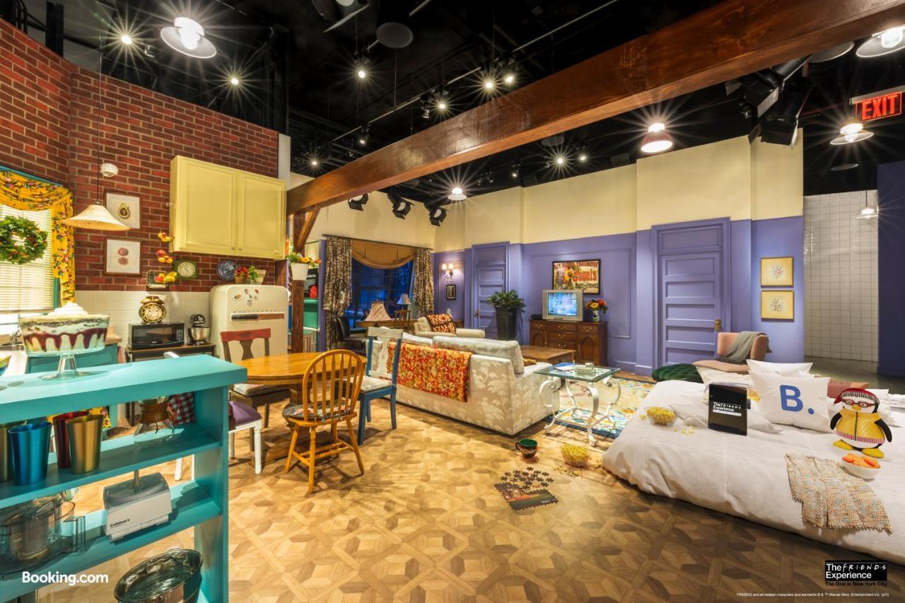 The Ultimate Sleepover At The Friends Experience * New York