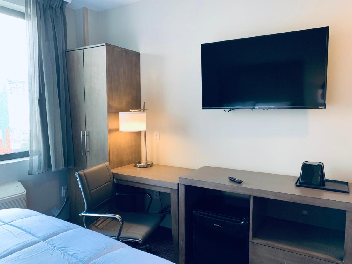 Capital Long Island Hotel 4*