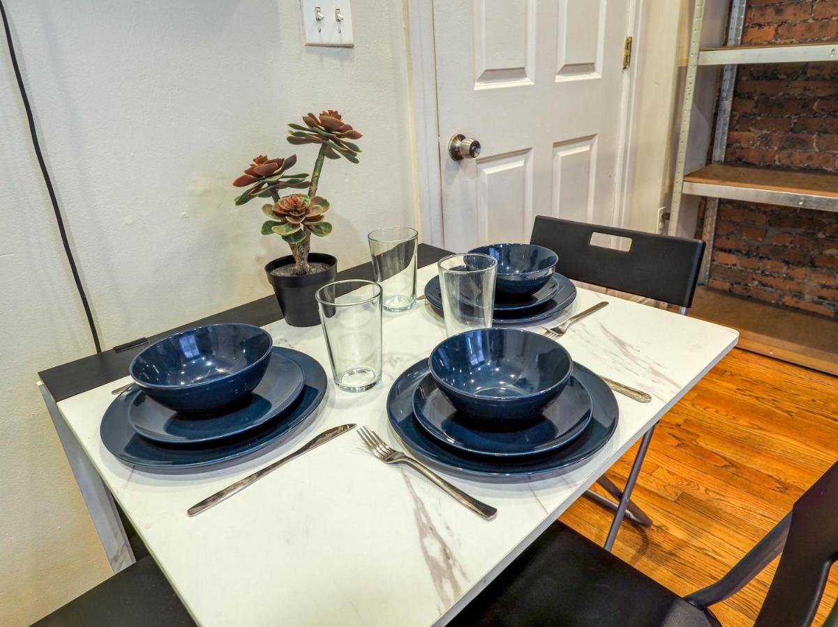 Hello Broadway Apartment