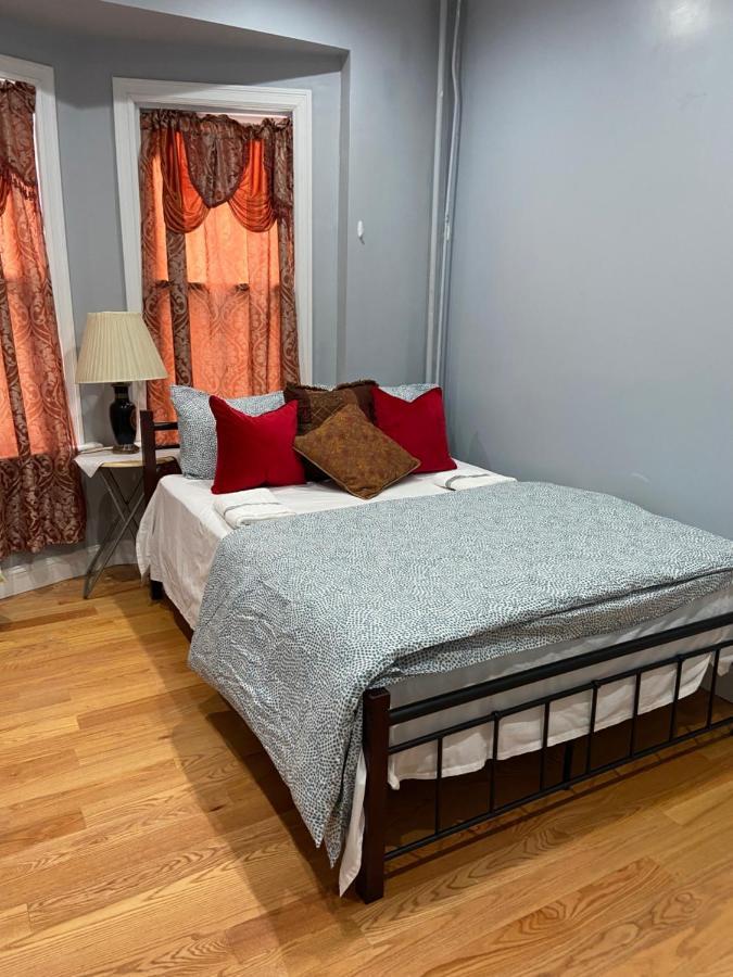 A Spacious In Queens Guest house *