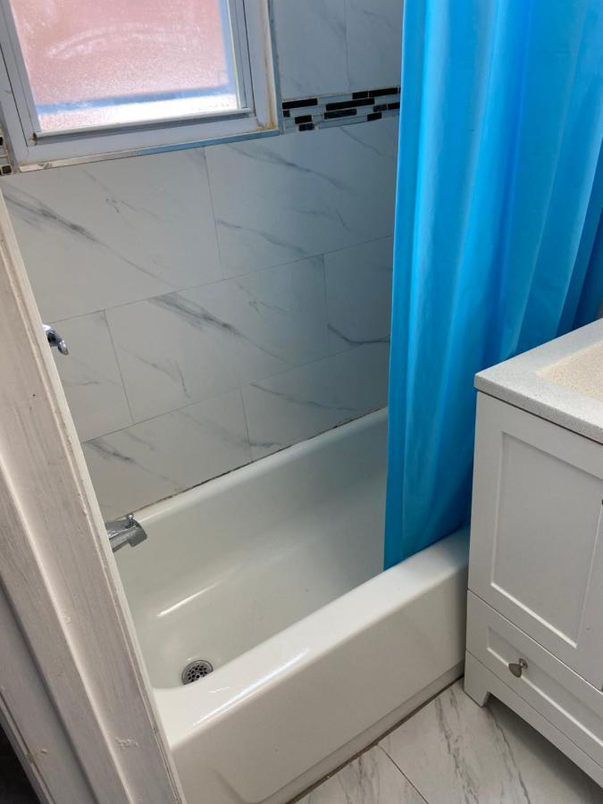 Guest house A Spacious In Queens