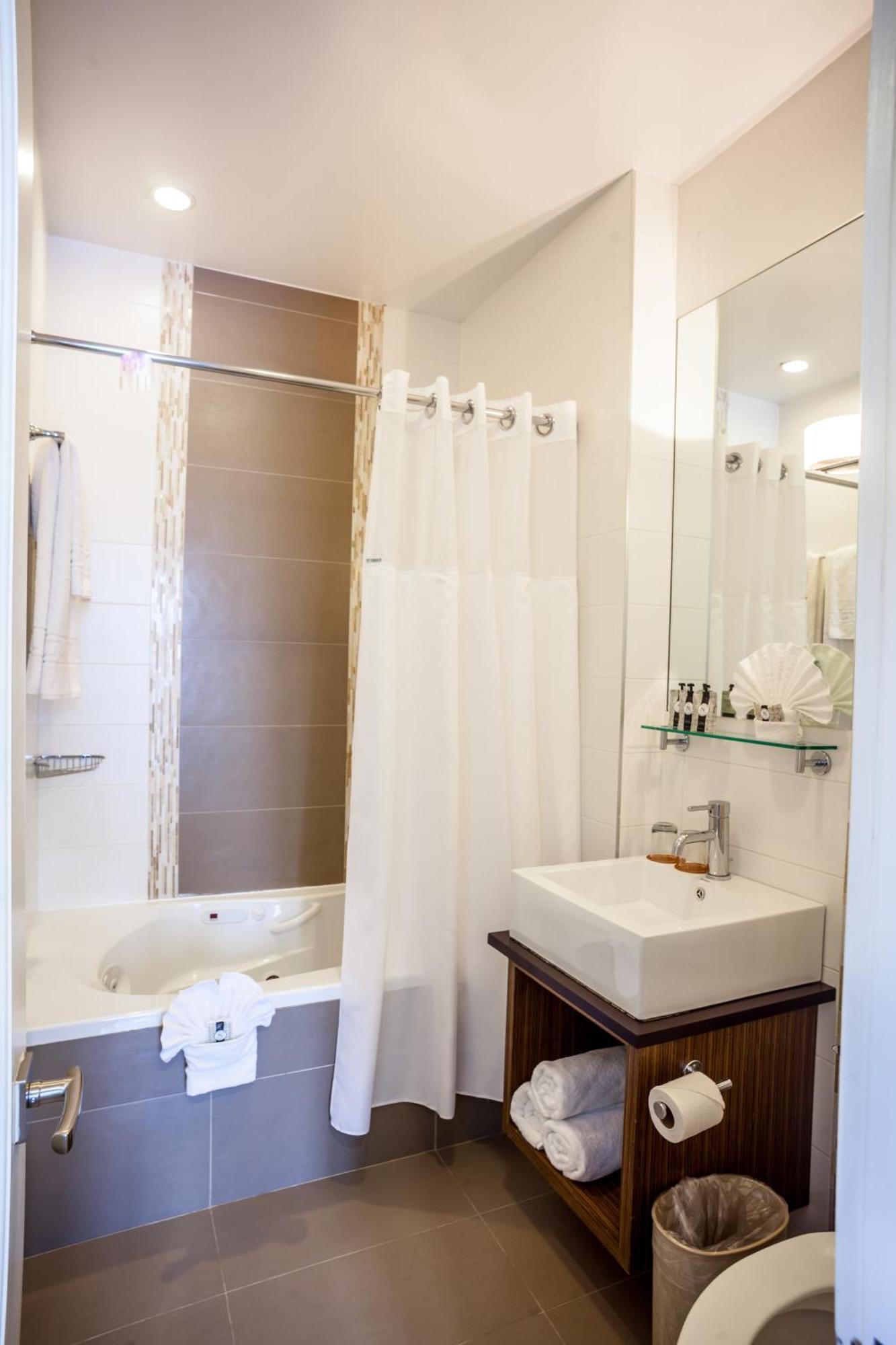 Aura Brooklyn Hotel 4*