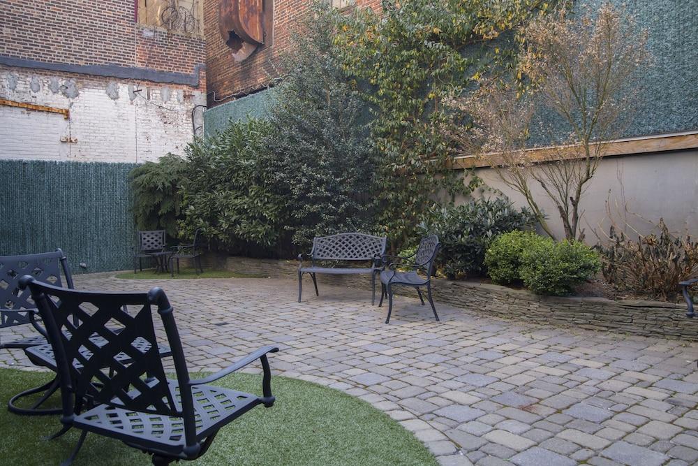 Aura Brooklyn Hotel 4*