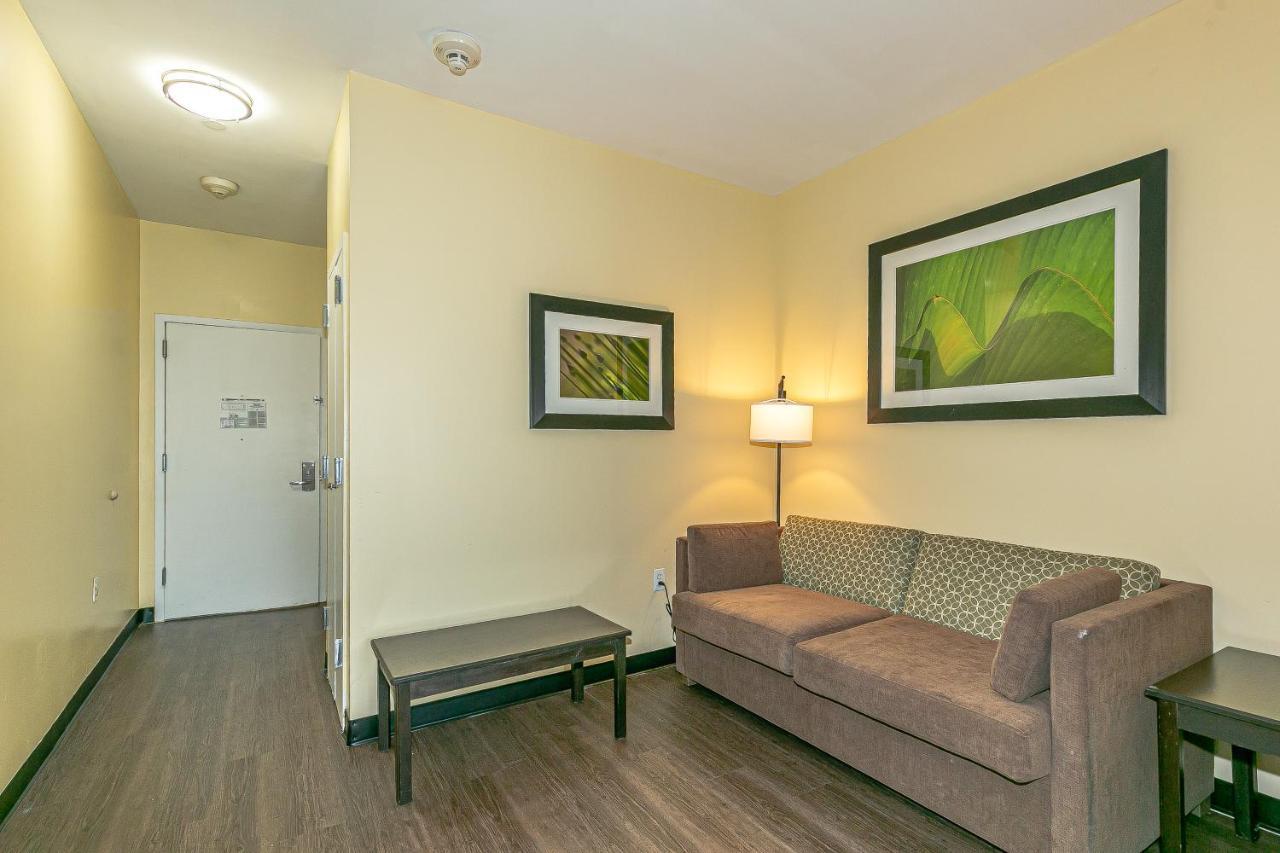 Ozone Inn & Suites Hotel