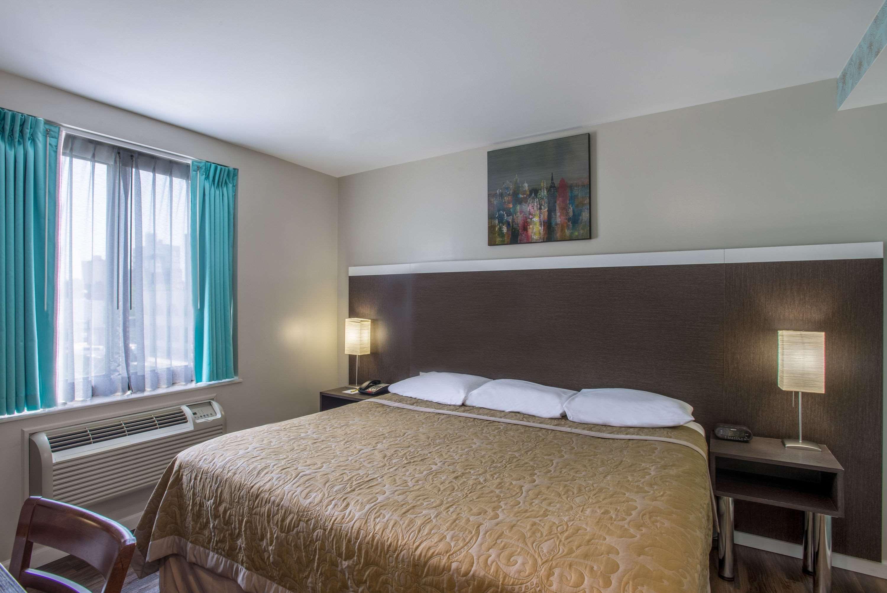 Super 8 By Wyndham Brooklyn / Park Slope