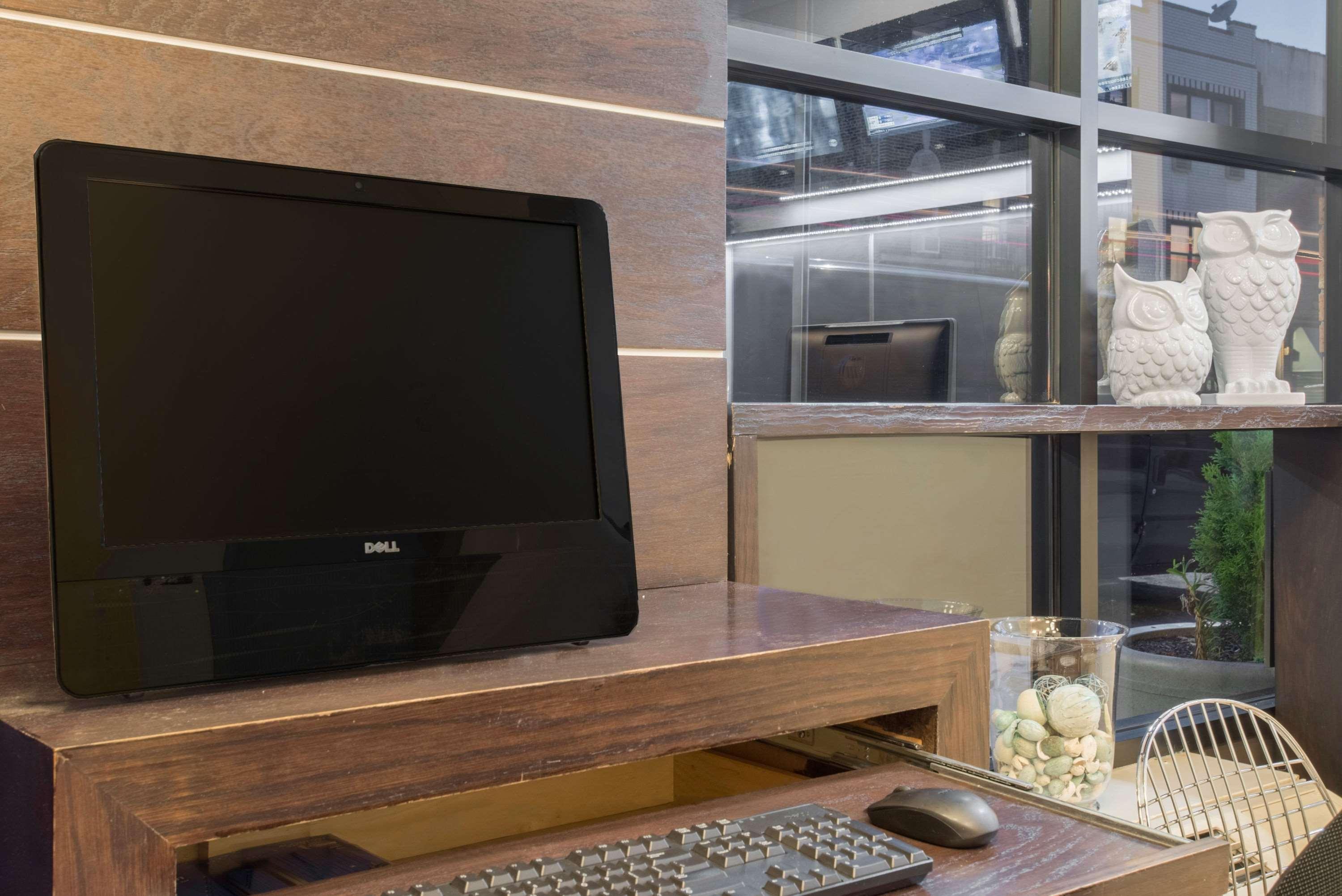 Super 8 By Wyndham Brooklyn / Park Slope