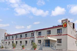 Hotel Super 8 By Wyndham Long Island Lga 2*