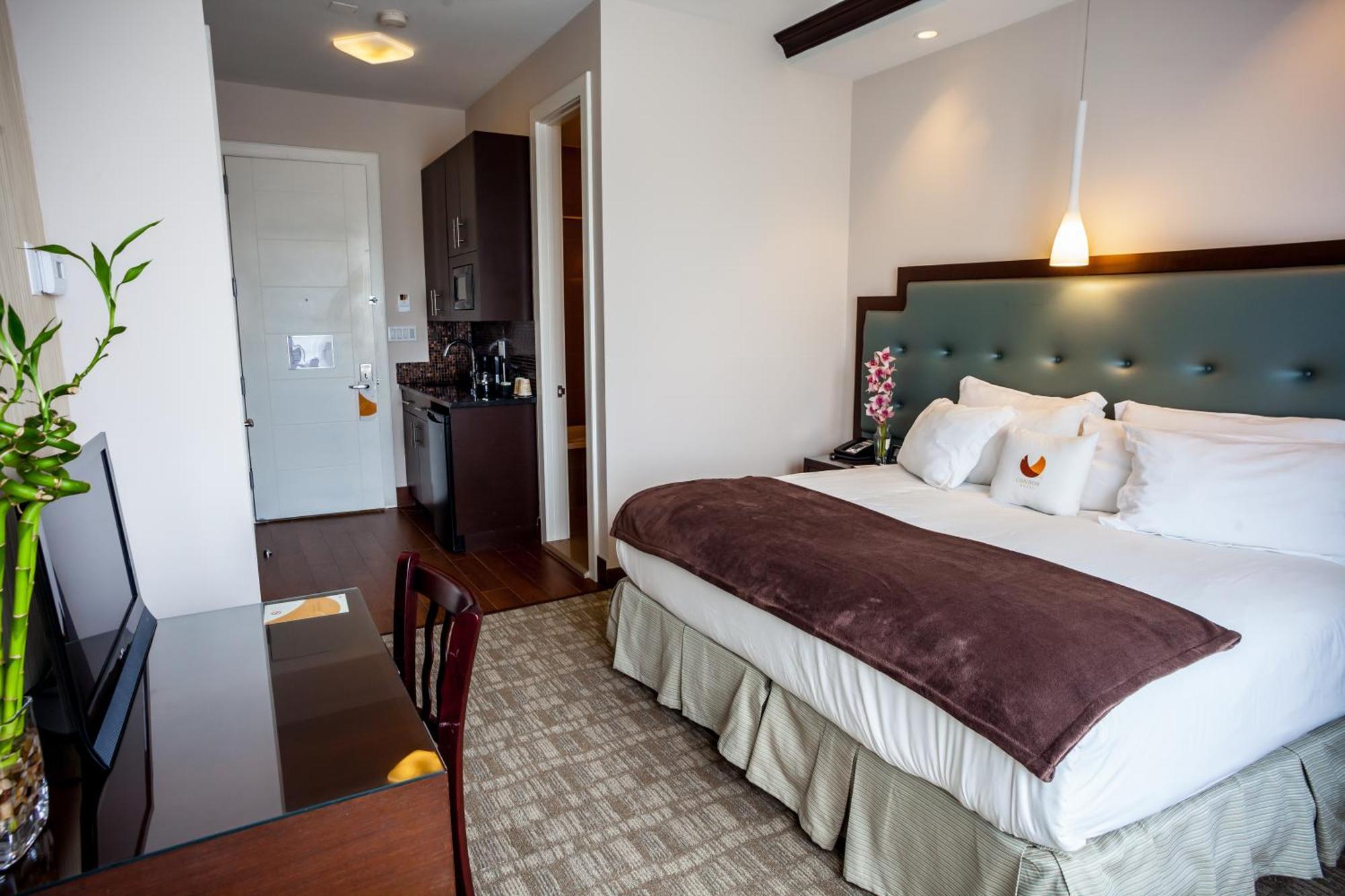 Aura Brooklyn Hotel 4*