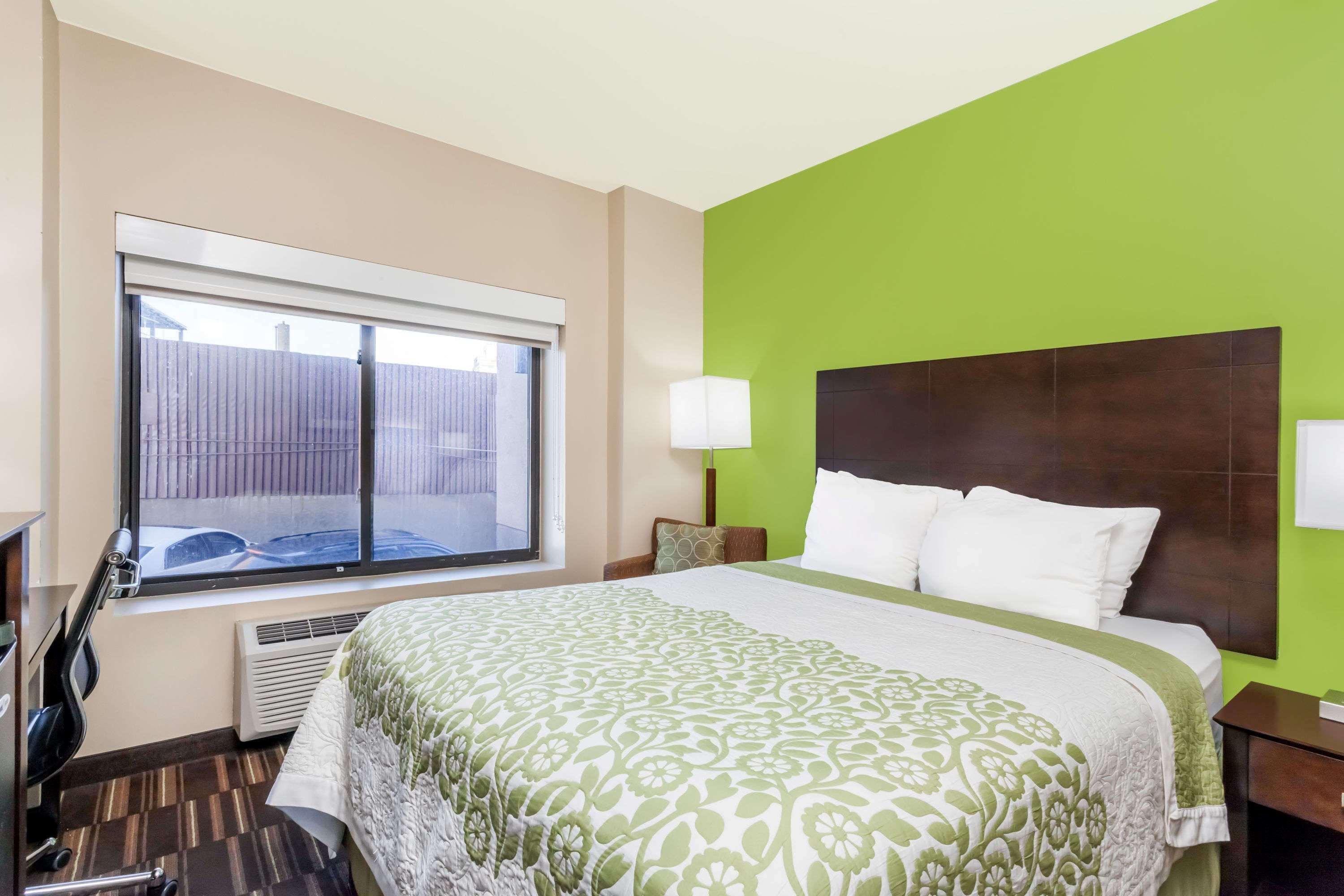Days & By Wyndham Jamaica Jfk Airport Hotel