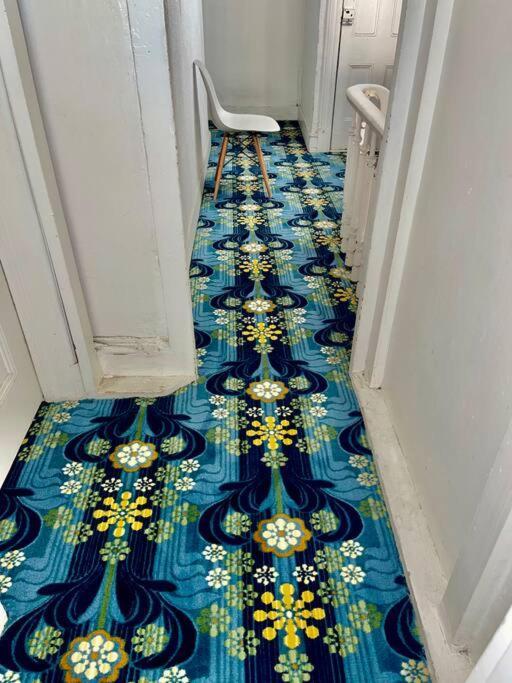 Apartment 3 Bedrooms 1 Bath Apt, 10 Min To Manhattan! *