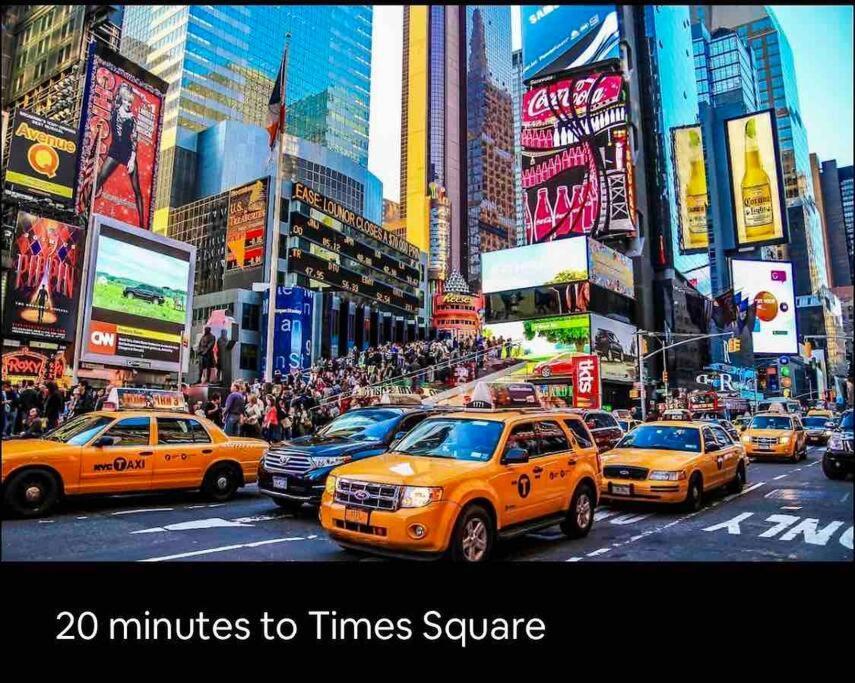 3 Bedrooms 1 Bath Apt, 10 Min To Manhattan! New York