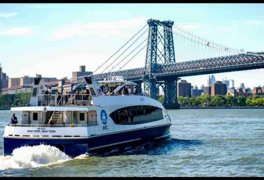 3 Bedrooms 1 Bath Apt, 10 Min To Manhattan! *