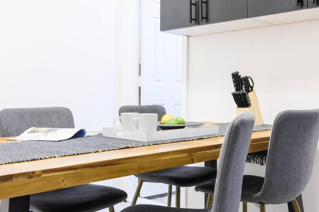 454-3w Prime Location 2br Newly Furnished Sleeps 5 * New York