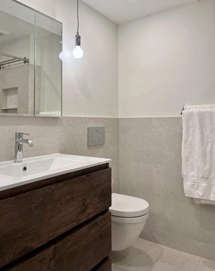 Close To All! 2-room In A 1-family Townhouse Apartment New York