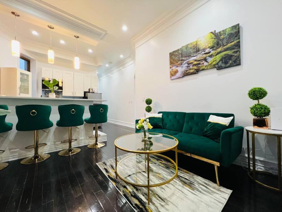 Stunning Emerald 2 Bedroom *