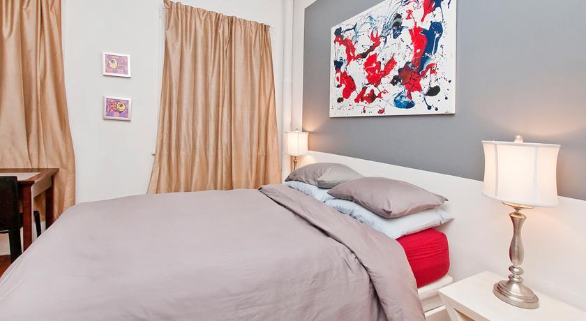 Mid Town East 28th Street Next To Times Square *