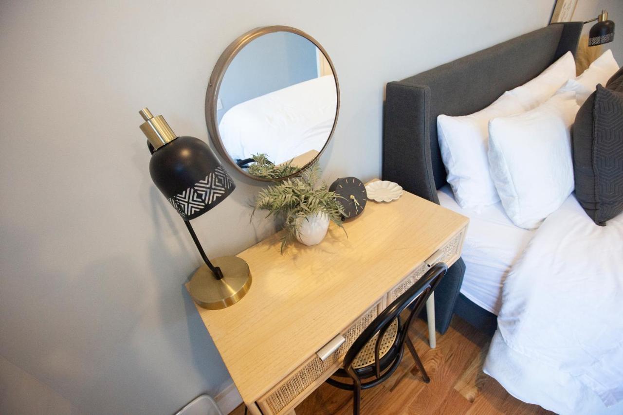 Apartment Alafia- Cozy Jfk Area - Is A Hosted Meaning The Host Live On Site