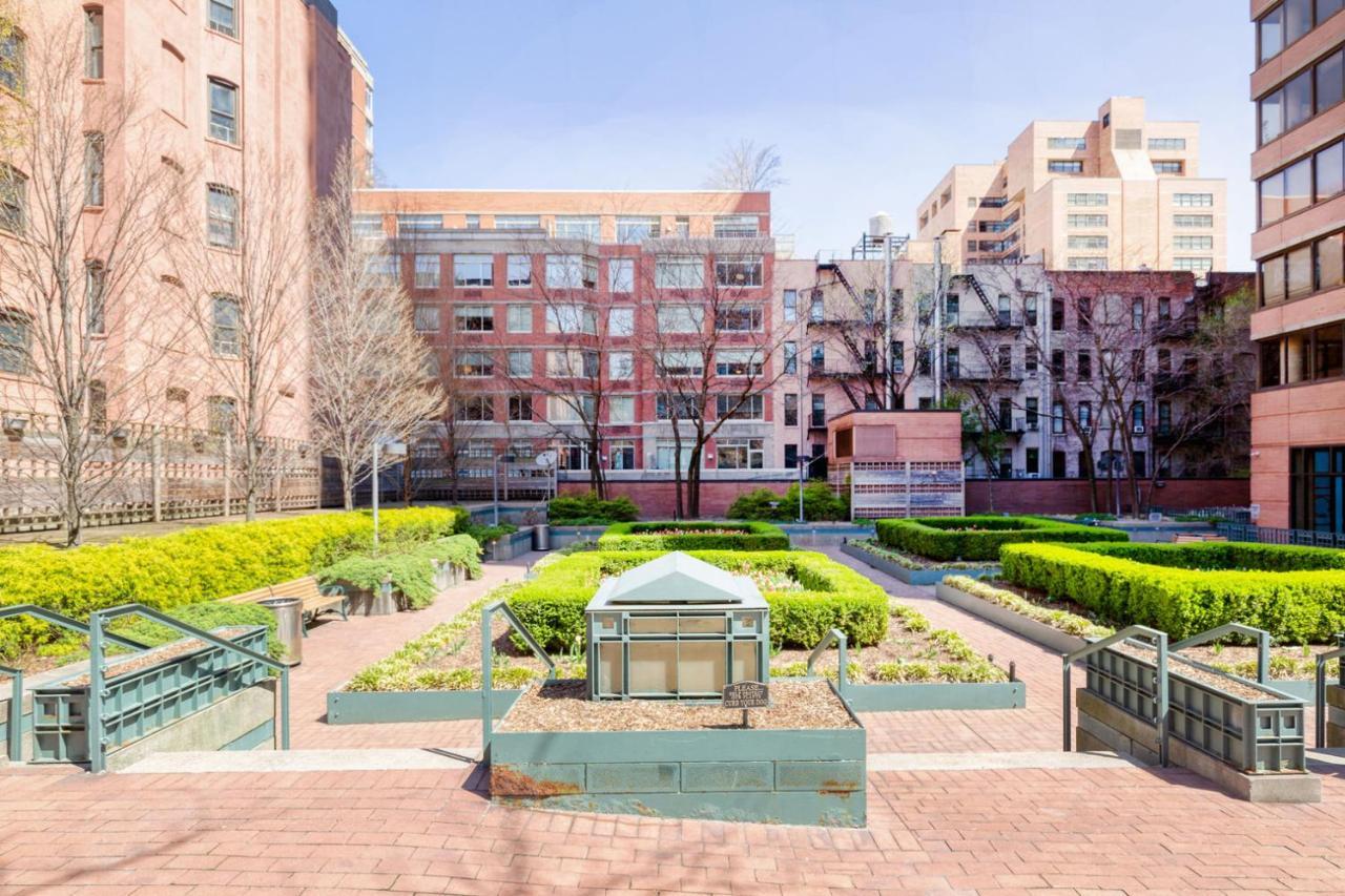 Ues 2br W Elevator Doorman Gym Nr Park Nyc-1071 Appartement *