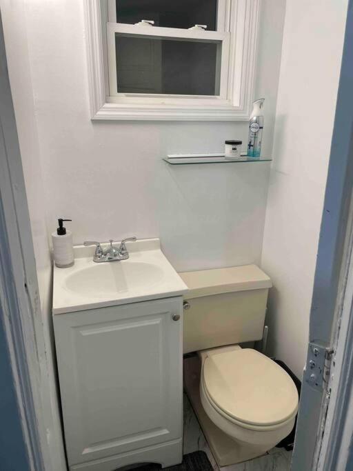 Entire 3bdr W/parking, Backyard, Firepit, Bbq * New York