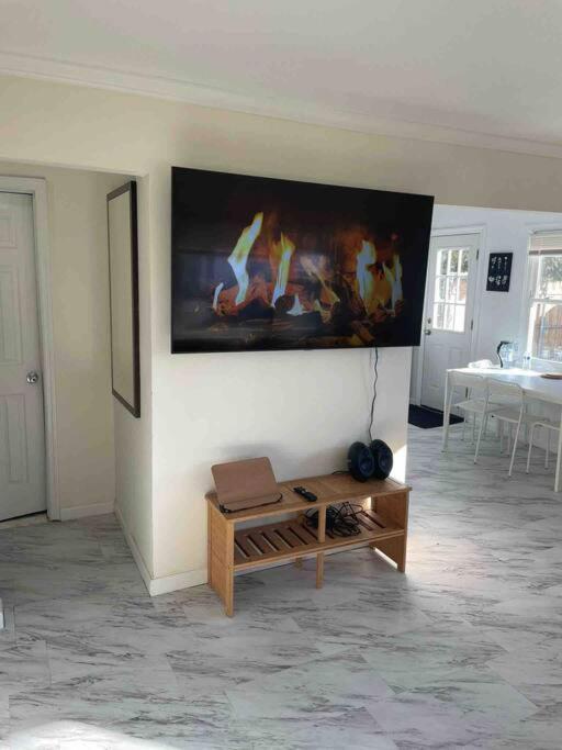 Villa Entire 3bdr W/parking, Backyard, Firepit, Bbq New York