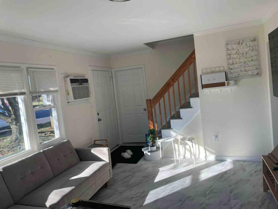 Entire 3bdr W/parking, Backyard, Firepit, Bbq *