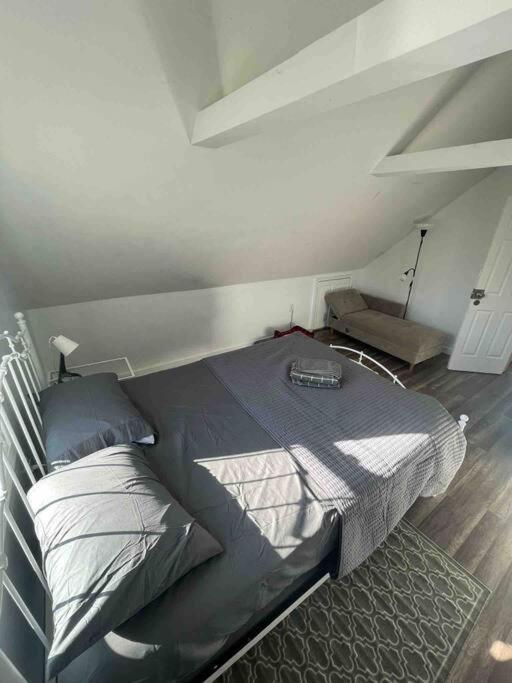 Villa Entire 3bdr W/parking, Backyard, Firepit, Bbq New York