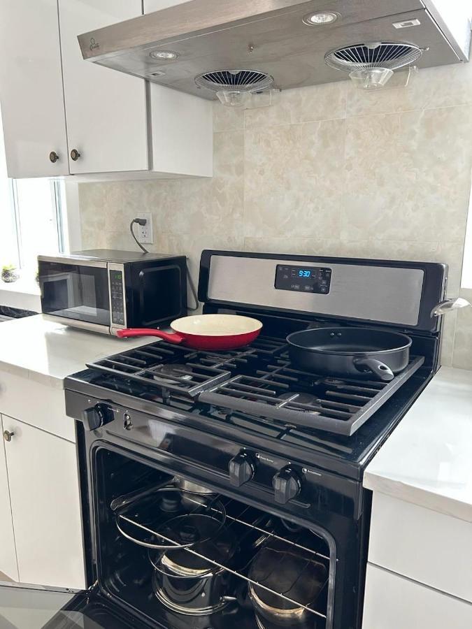 Brand New!!!with Balcony, Free Parking, 3 Minutes To Subway Appartement